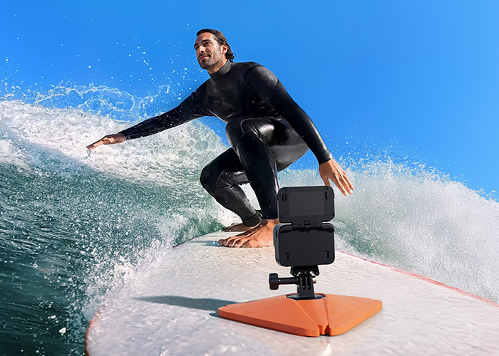 Insta360 Ace Pro 2 Actionkamera beim Surfen – POV-Aufnahme auf dem Surfbrett