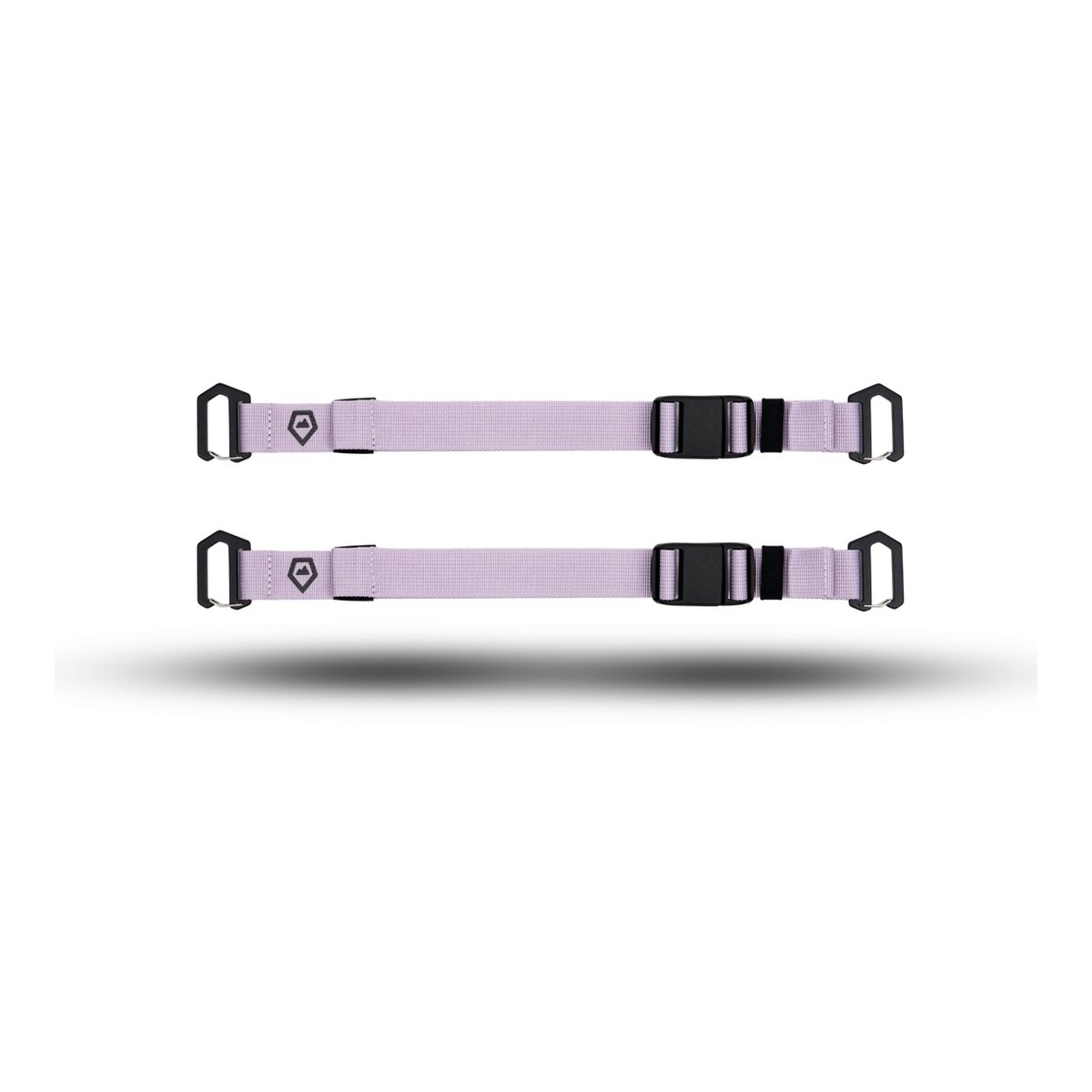WANDRD PREMIUM ACCESSORY STRAP UYUNI PURPLE V2 - Lieferumfang: Zwei fliederfarbene Gurte mit schwarzen Schnallen und D-Ringen