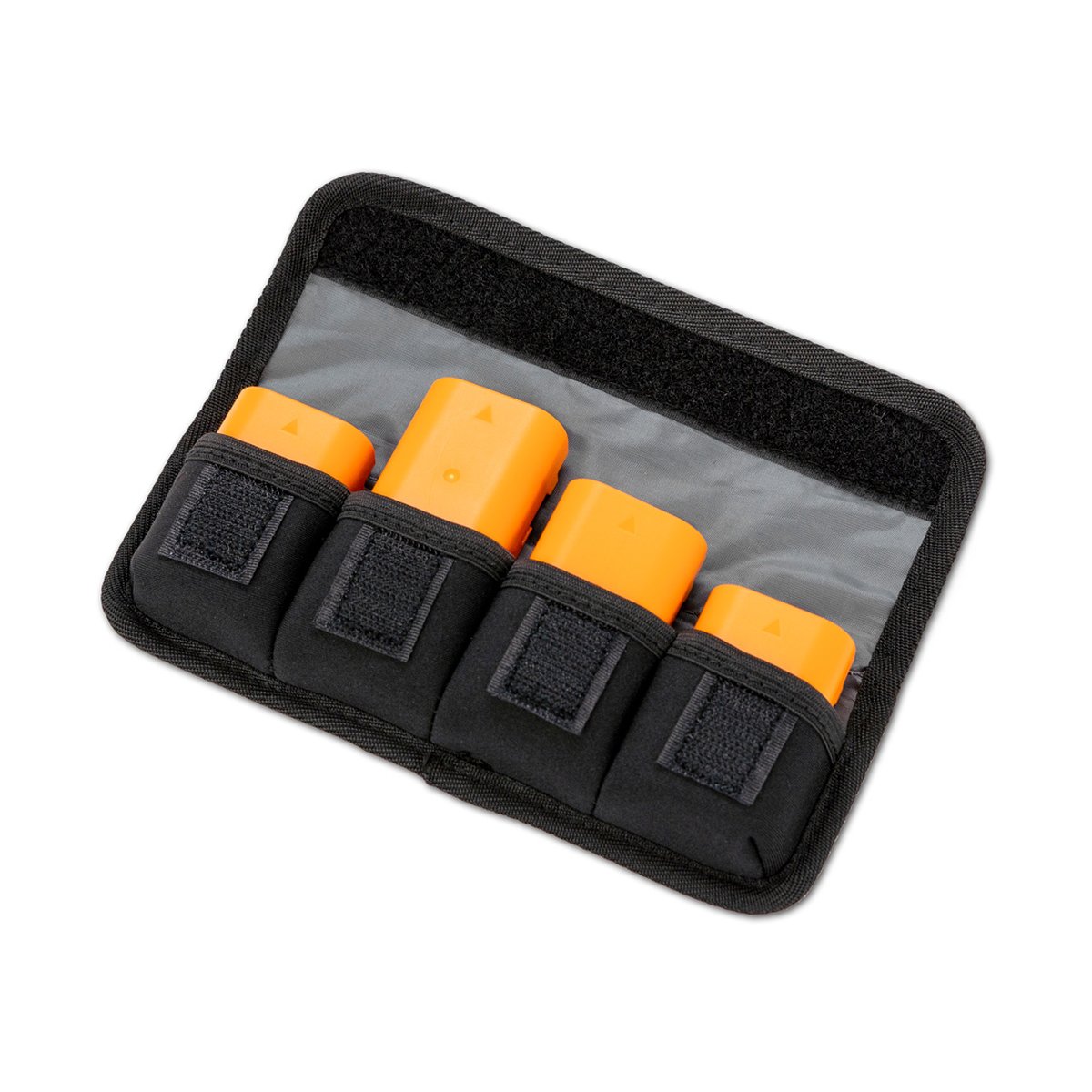 Caruba Batteriehalter Pro 4 Stück Grau - Ansicht der geöffneten Batterietasche mit 4 orangefarbenen Akkus