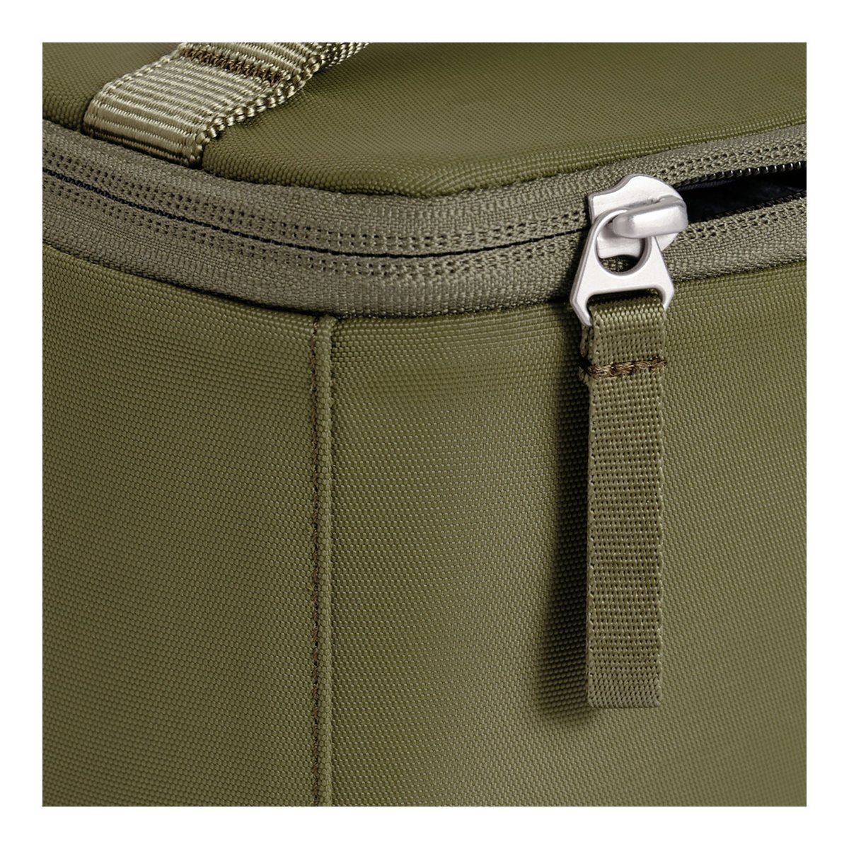 Urth Arkose Camera Insert (Grün) - Detailansicht Reißverschluss mit Zugband und Stoffstruktur Urth Arkose Camera Insert (Grün) - Detailansicht Reißverschluss mit Zugband und Stoffstruktur