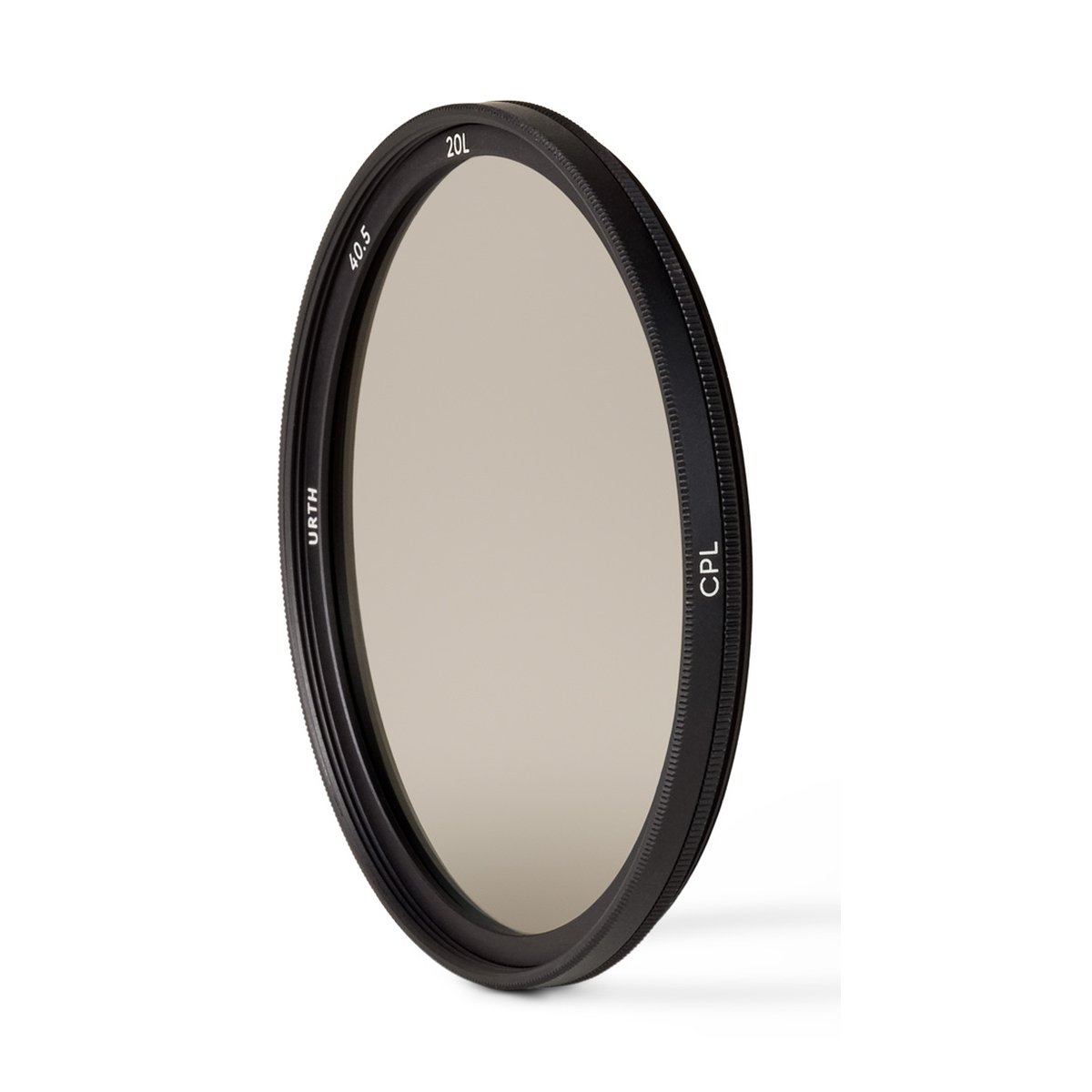Urth 40.5mm Circular Polarizing (CPL) Objektivfilter (Plus+) - Angewinkelte Ansicht eines Urth 40.5mm CPL Kamerafilters