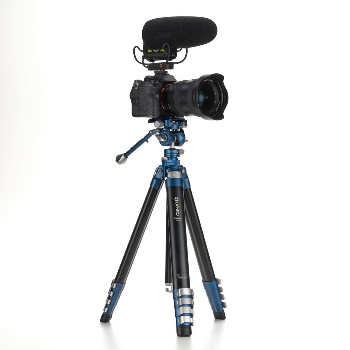 Benro CyanBird AL 2 Series Stativ mit FS20PROC501 Hybrid Photo/Video Kopf Gesamtansicht Anwendungsbeispiel