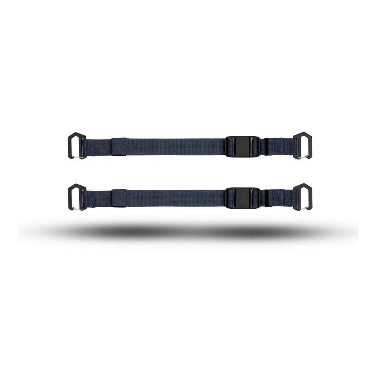 WANDRD PREMIUM ACCESSORY STRAP AEGEAN BLUE V2 - Lieferumfang: Zwei marineblaue Riemen mit schwarzen Steckverschlüssen und Metallhaken.