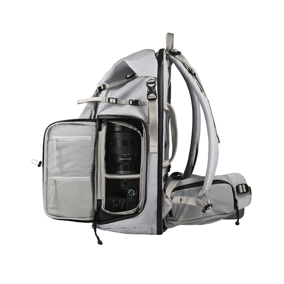 Urth Helios Outdoor Backpack 40L Stone Seitenansicht mit offenem Fach