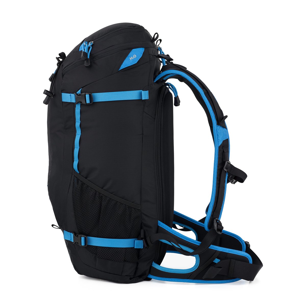 F-Stop Loka UL Black / Malibu Blue - Seitenansicht des schwarzen Rucksacks mit blauen Akzenten und H₂O-Logo
