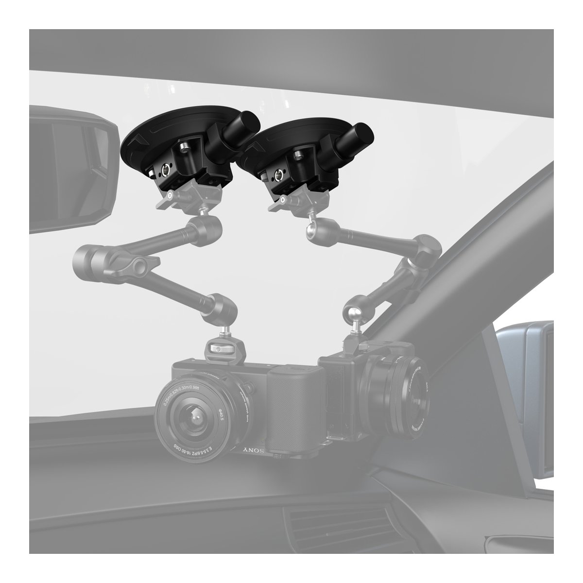 SmallRig 4122B 4" Saugnapf- Kamerahalterung - Anwendungsbeispiel: Zwei Saugfuß-Halterungen mit Kameras an Windschutzscheibe im Fahrzeug montiert.