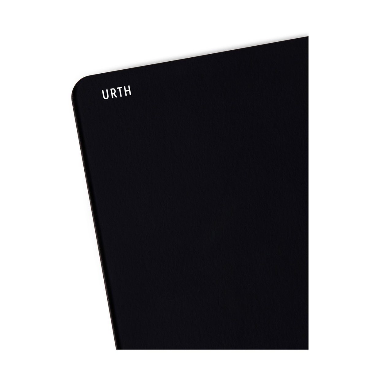 Urth 100 x 100mm ND8 (3 Stop) Filter (Plus+) - Detailansicht: Urth-Logo und Materialtextur auf schwarzem Produkt.