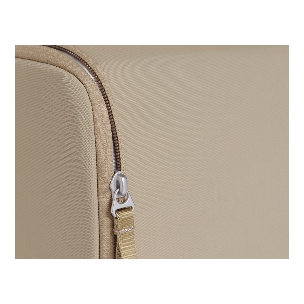 Urth Norite Camera Insert (Beige) - Detailansicht Reißverschluss einer beigen Tasche