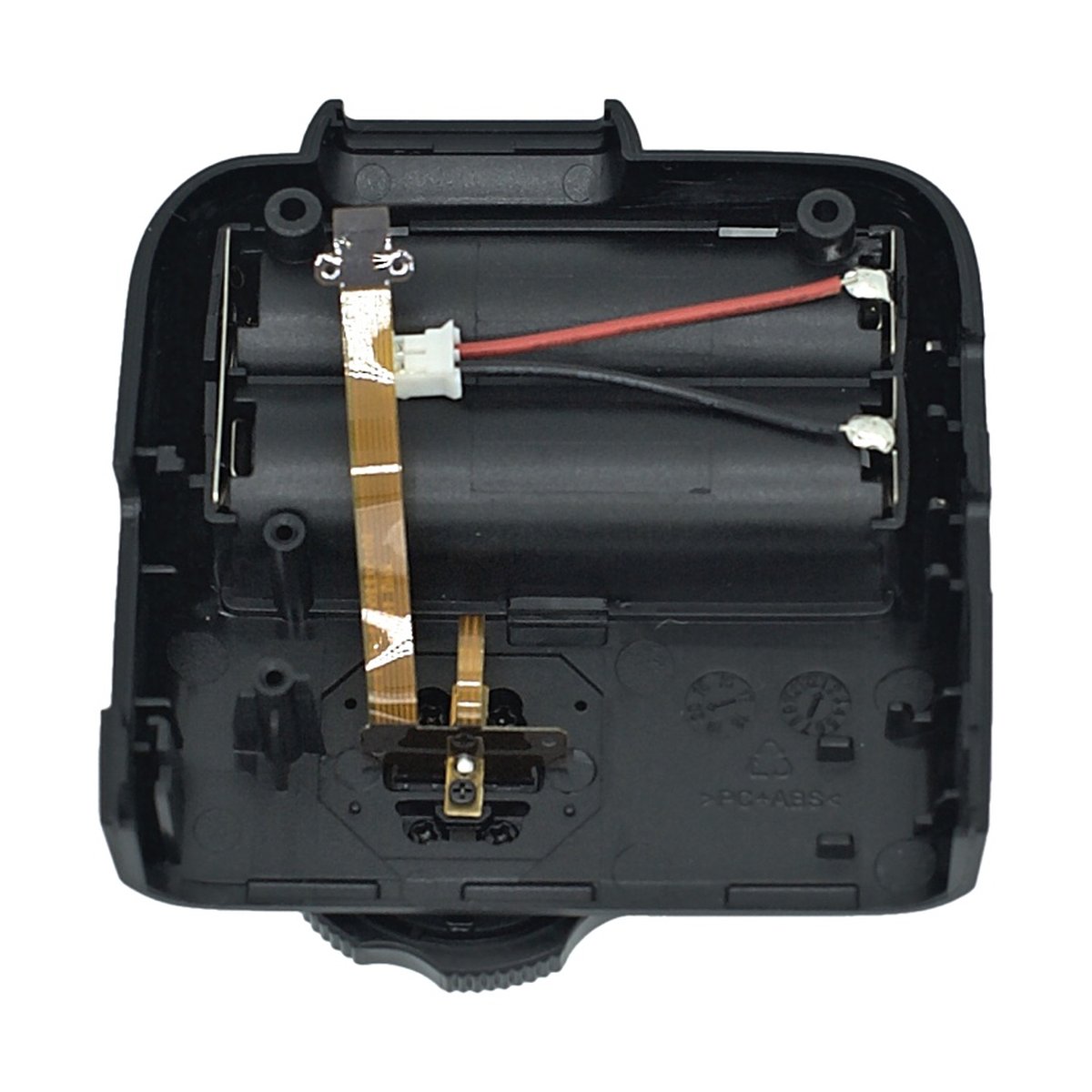 Godox X1 - hot shoe Sony - Innere Ansicht eines Batteriefachs mit Kabeln und Flexkabel
