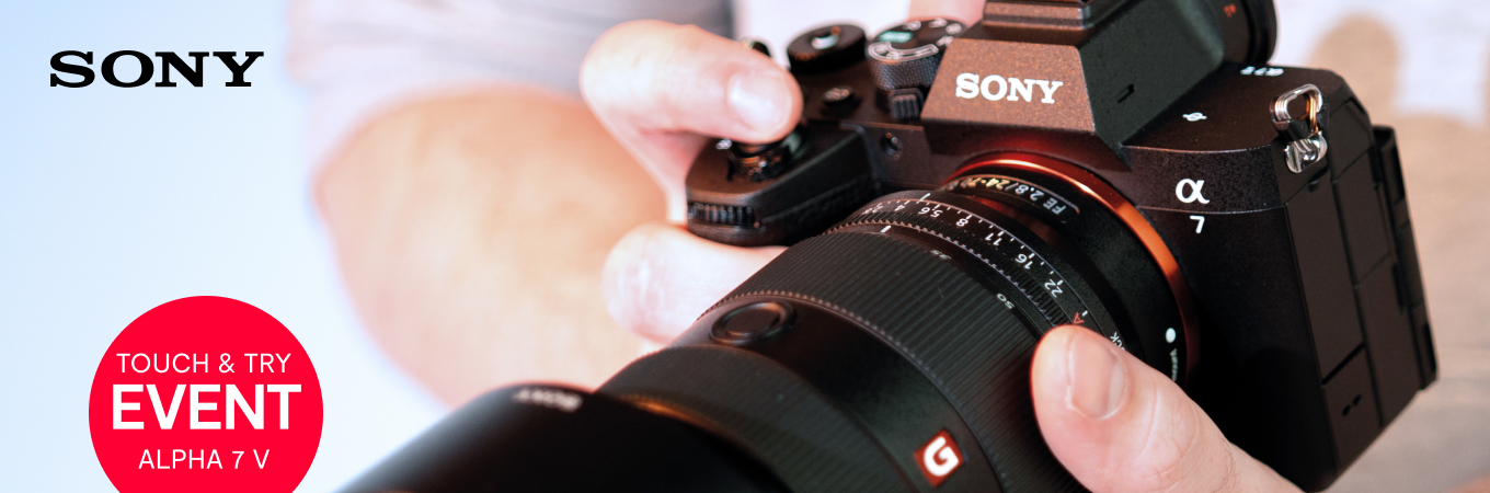 Sony Alpha 7 V beim Touch & Try Event – Nahaufnahme der neuen Sony Vollformatkamera in der Hand eines Teilnehmers.
