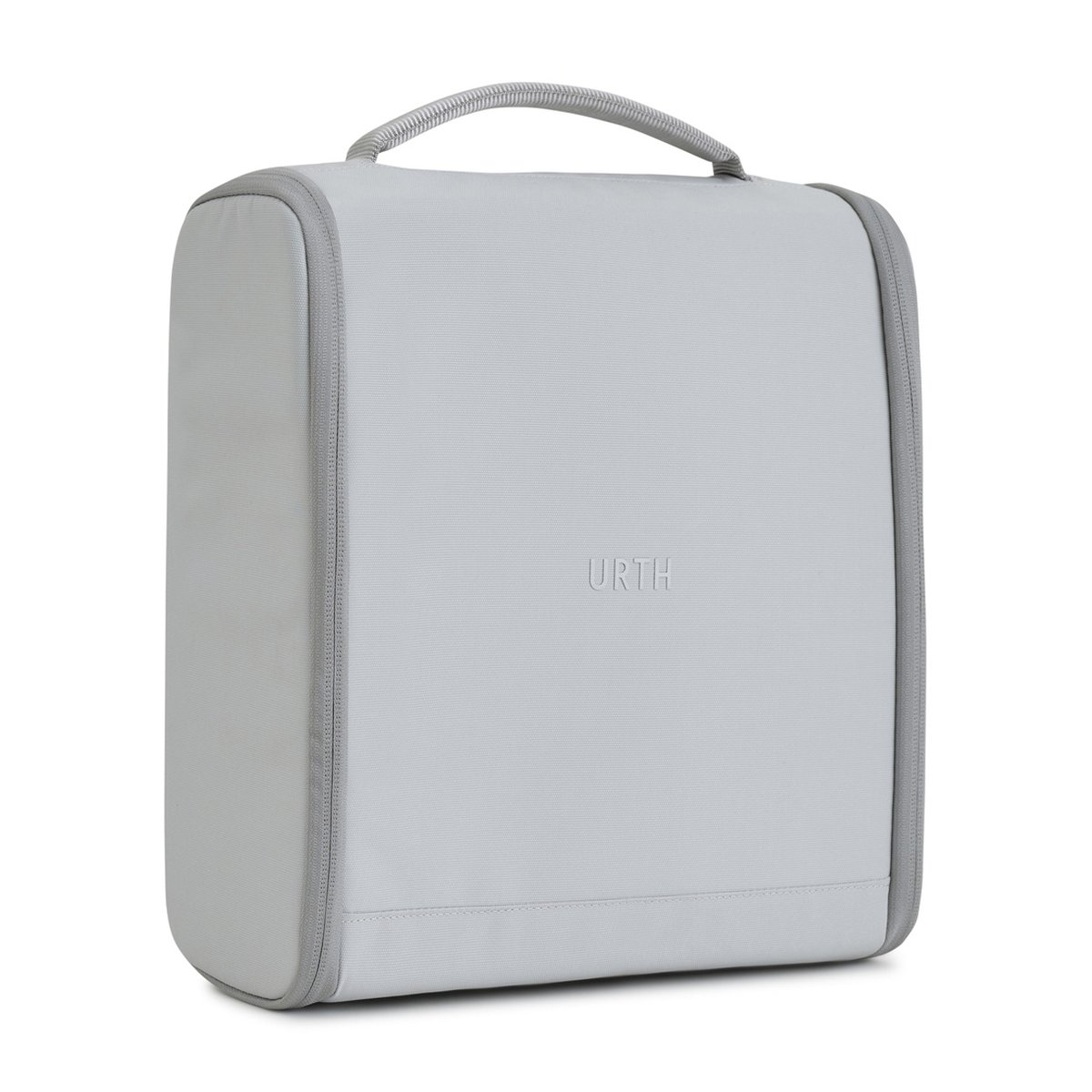Urth Norite Camera Insert (Aschgrau) - PERSPEKTIVANSICHT DER HELLGRAUEN URTH TASCHE MIT TRAGEGRIFF UND LOGO