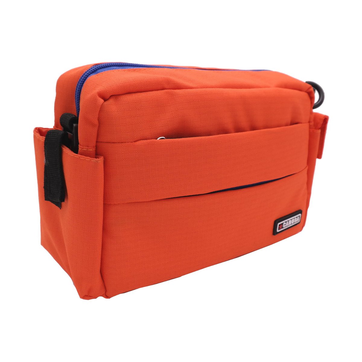 Caruba Compex 100 Orange - Schräge Ansicht der orangefarbenen Tasche mit blauem Reißverschluss und GARUDA-Etikett Caruba Compex 100 Orange - Schräge Ansicht der orangefarbenen Tasche mit blauem Reißverschluss und GARUDA-Etikett