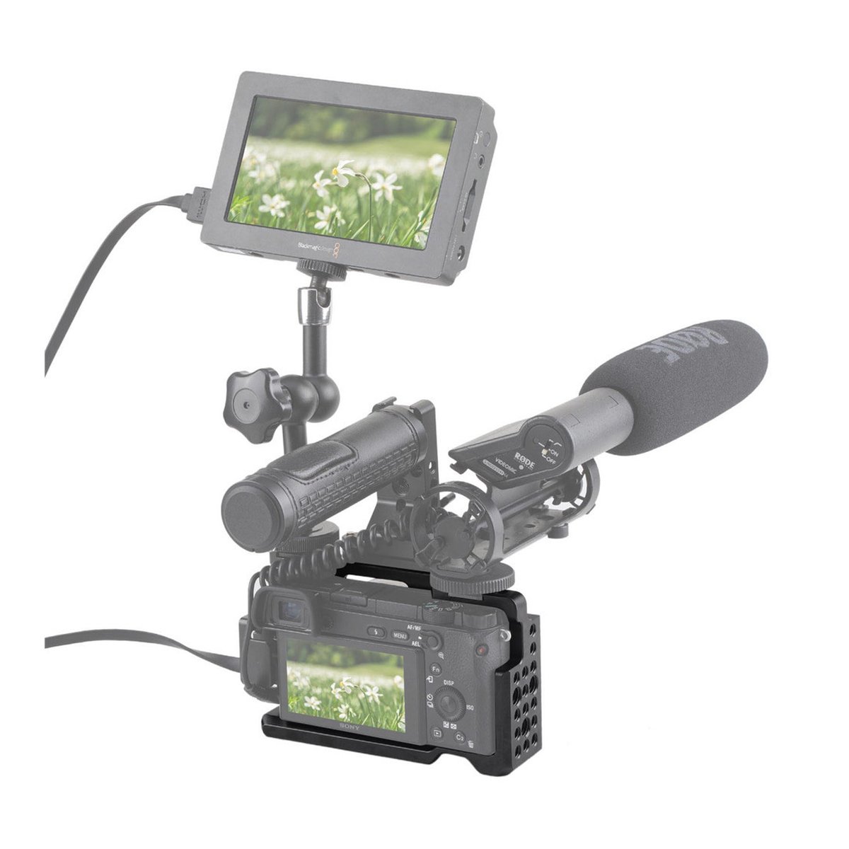 SmallRig 1661 Kamera-Cage für Sony - Anwendungsbeispiel: Kamerakäfig mit externem Monitor und Mikrofon montiert