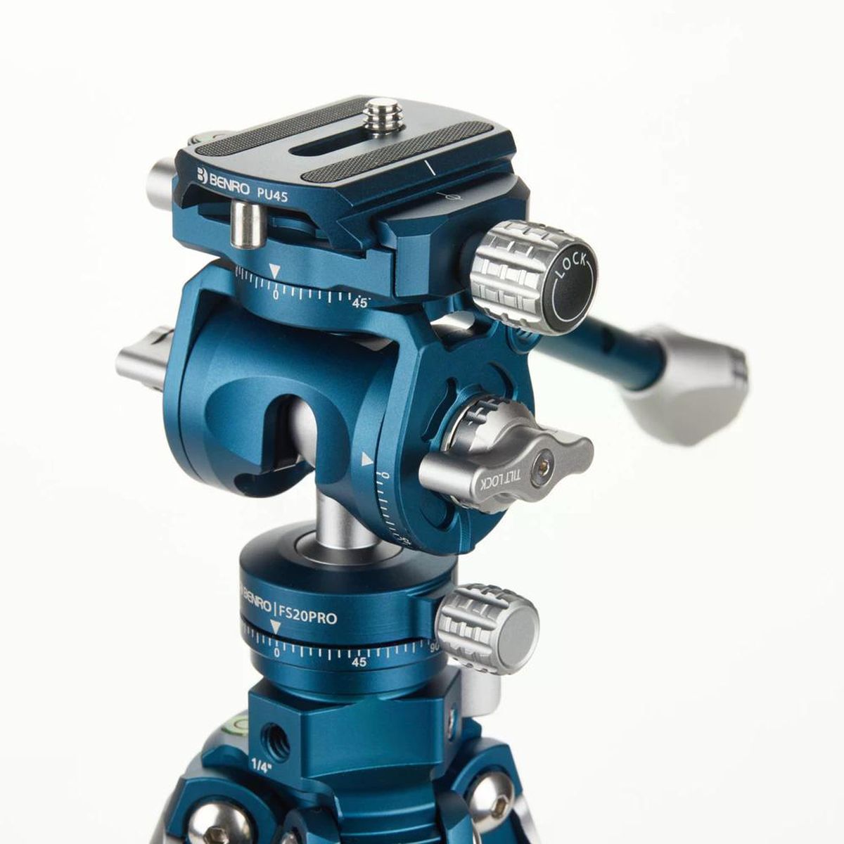 Benro Cyanbird Aluminium Stativ mit FS20PRO Kopf Nahansicht Schnellwechselplatte