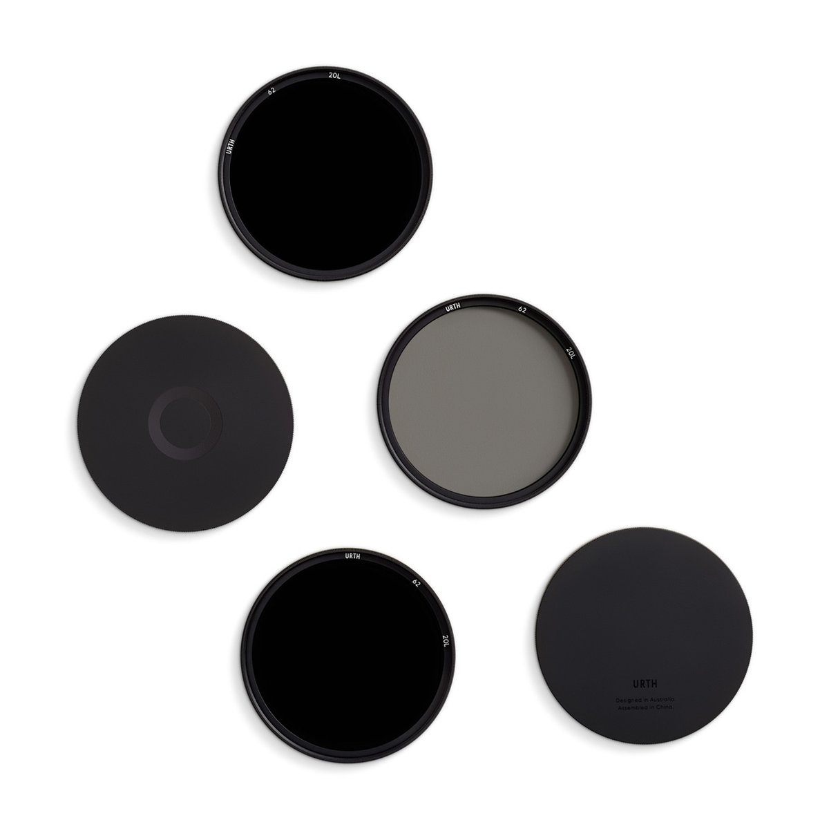 Urth 62mm ND8, ND64, ND1000 Objektivfilter Kit (Plus+) - Lieferumfang: Drei Kamerafilter und zwei Schutzhüllen auf weißem Hintergrund