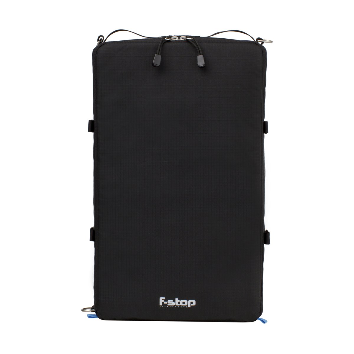 F-Stop ICU Xlarge - Pro - Frontansicht der schwarzen f-stop Kameratasche mit Reißverschluss und Logo F-Stop ICU Xlarge - Pro - Frontansicht der schwarzen f-stop Kameratasche mit Reißverschluss und Logo