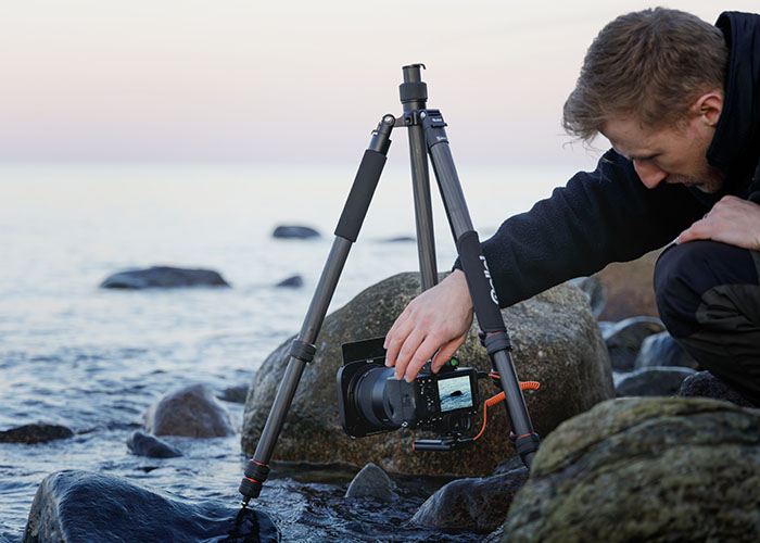 Rollei C5i und C6i Carbonstativ: bodennahes Setup am Wasser für Foto und Video