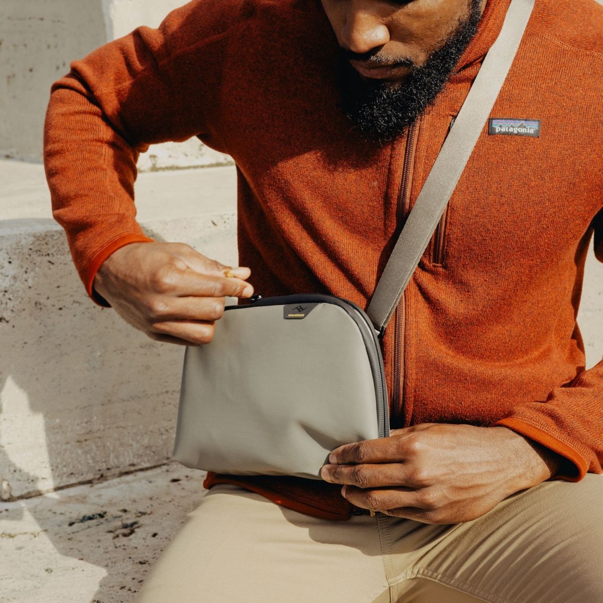 Peak Design Travel Crossbody 3L Stone Anwendungsbeispiel