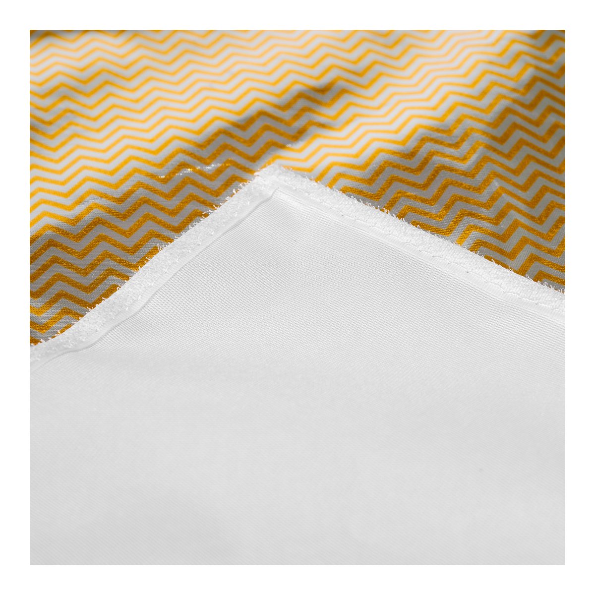 Caruba Curved Gesichtsreflektor Pro Set- 180cm x 65cm (inkl. Erweiterungsset) - Stoffdetail: Vorderseite mit gelbem Zickzackmuster und weiße Rückseite