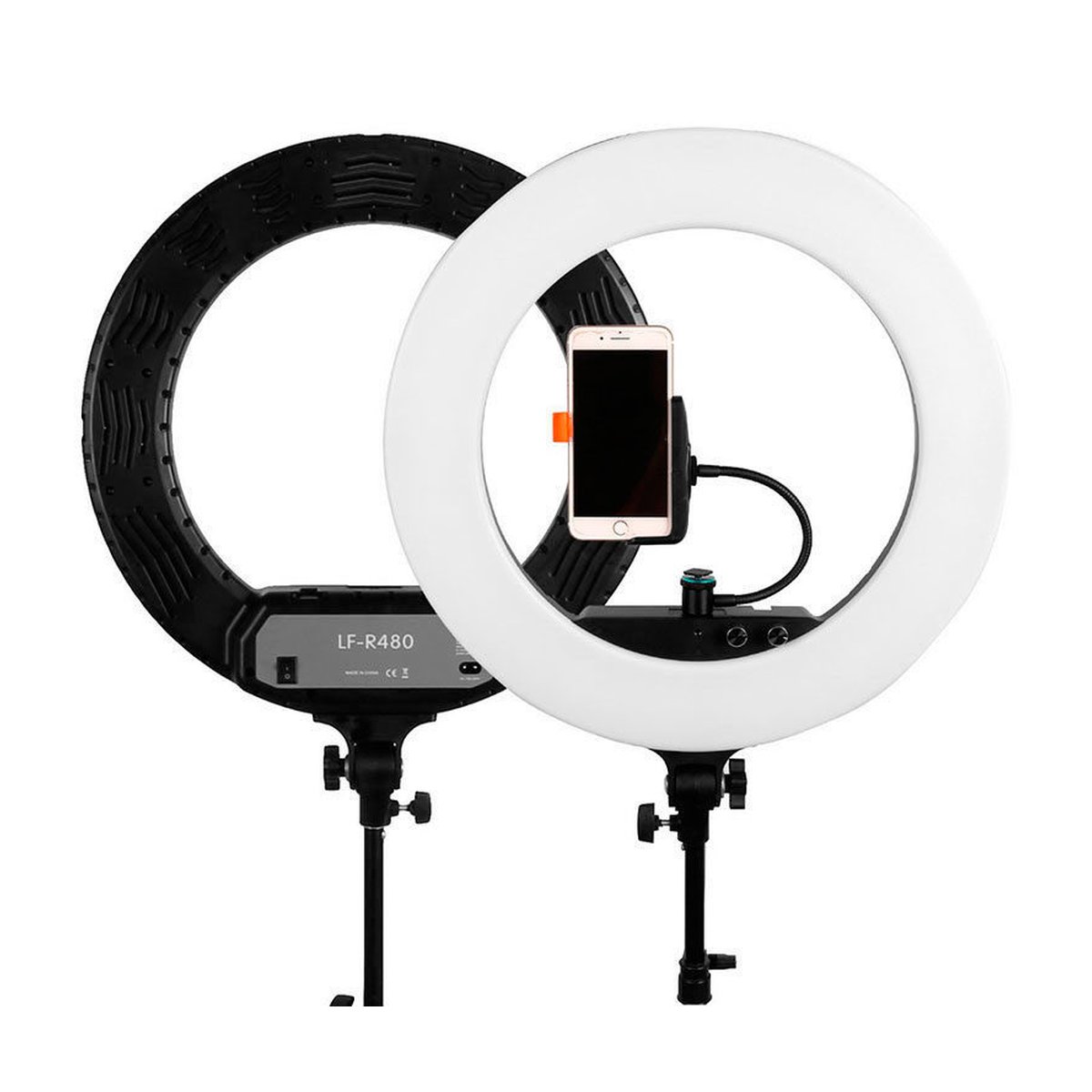 Caruba Vlogger 18 Zoll rund LED, Economy Set mit Tasche - Schwarz - Frontansicht: Zwei LED-Ringleuchten, eine leuchtet weiß mit Smartphone, die andere ist aus.