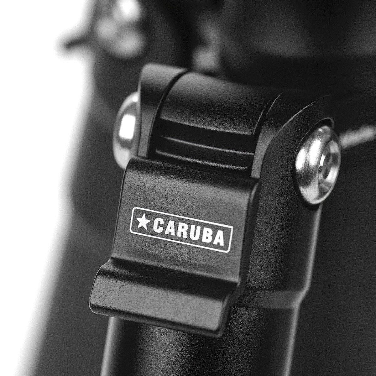 Caruba Travelstar 143 Carbo Stativ