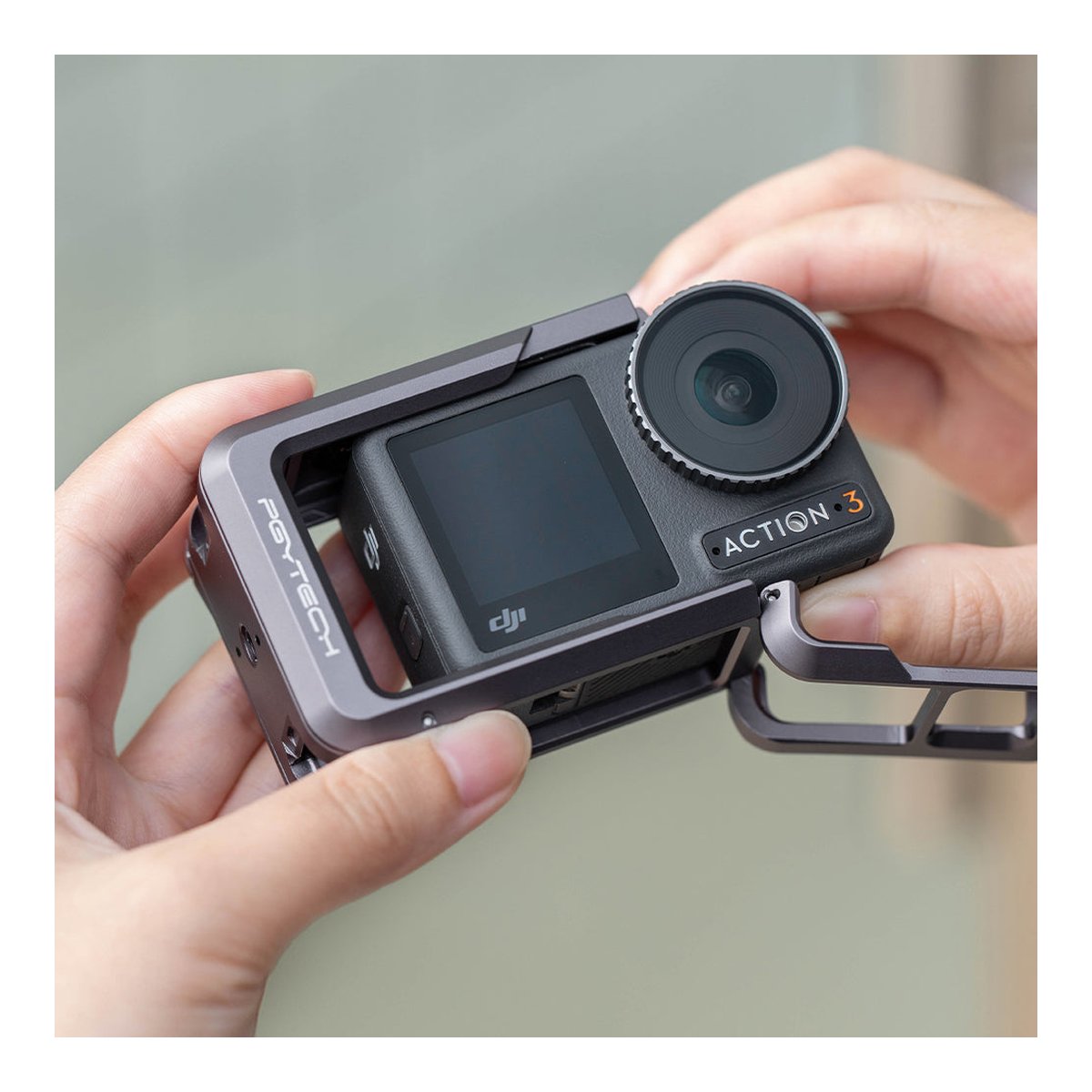 PGYTECH OSMO Action 3 Camera Cage - Anwendungsbeispiel: Einsetzen der DJI Action 3 in den PGYTECH Käfig