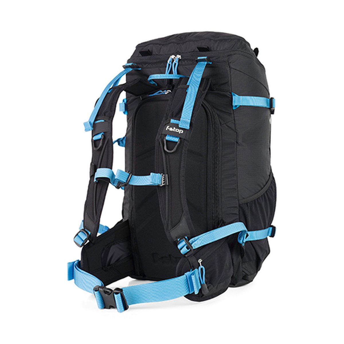 F-Stop Kashmir UL Black / Malibu Blue - Rückansicht: Schwarzer f-stop Rucksack mit blauen Schulter- und Hüftgurten.