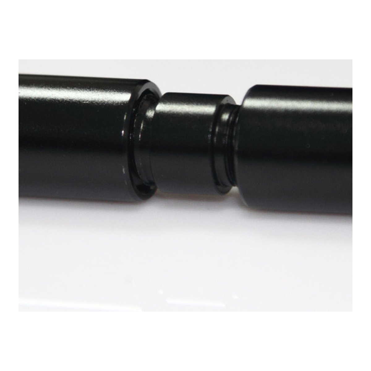 SmallRig 900 Rod-Connector mit M12-Gewinde für 15 mm Aluminium Rods (2er) - Detailansicht der schwarzen zylindrischen Produktteile und ihrer Verbindungsstellen