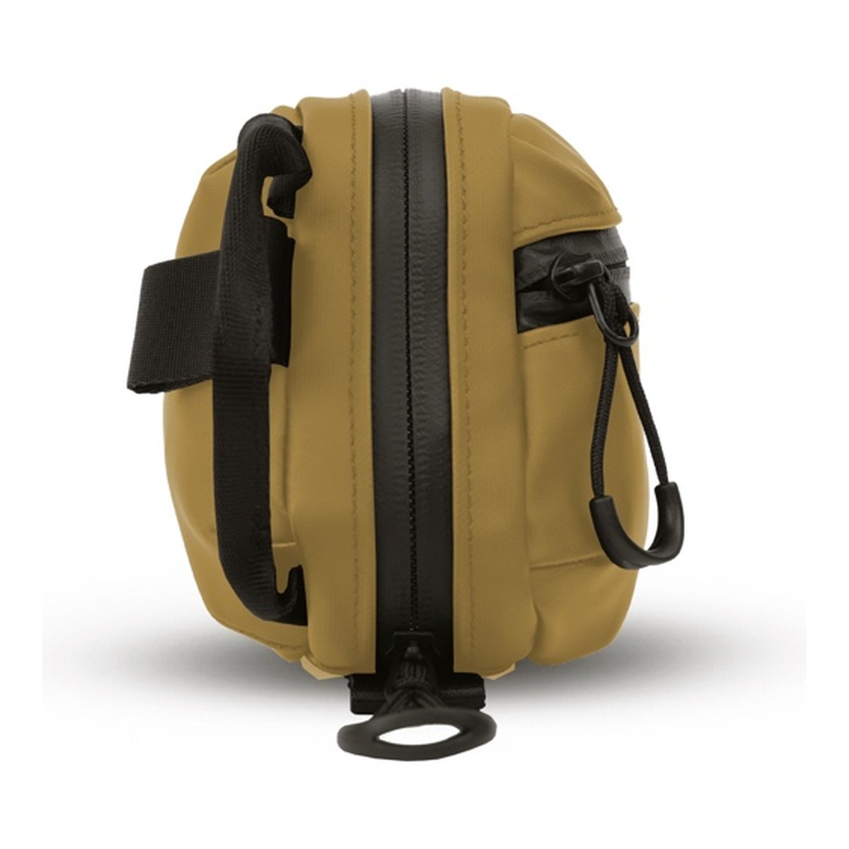 WANDRD Tech Bag Medium Dallol Yellow - Seitenansicht der beigen Tasche mit vertikalem Reißverschluss und Befestigungsschlaufe.