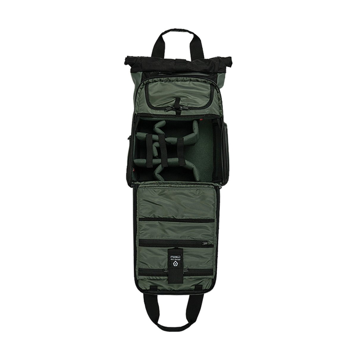 WANDRD PRVKE Lite 11-Liter Green - Innenansicht geöffneter Fotorucksack mit Kameraeinteilung und Zusatzfächern WANDRD PRVKE Lite 11-Liter Green - Innenansicht geöffneter Fotorucksack mit Kameraeinteilung und Zusatzfächern