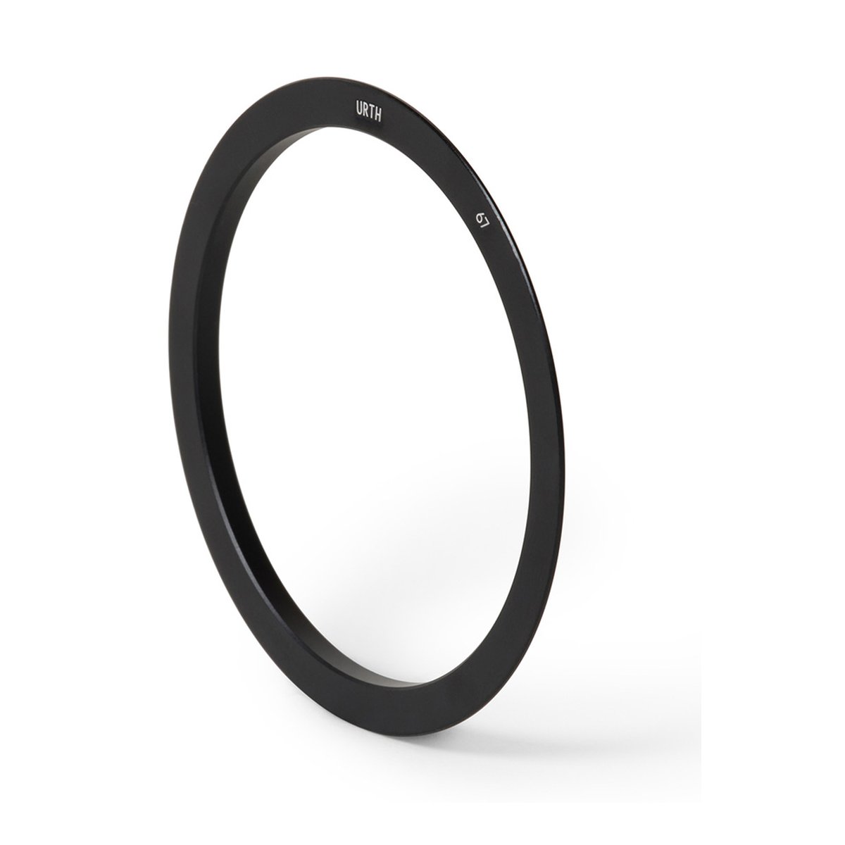 Urth 67mm Main Adapter for 75mm Square Filter Holder - Detailansicht: Schwarzer Urth Objektiv-Adapterring 67mm schräg von vorne.