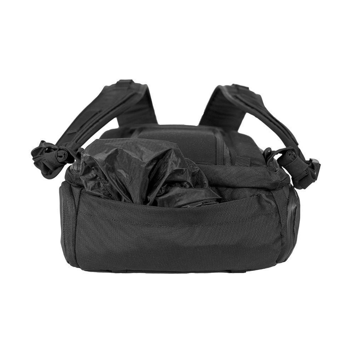 WANDRD RAINFLY - Topansicht Rucksack mit offenem Fach und verstautem Regenschutz