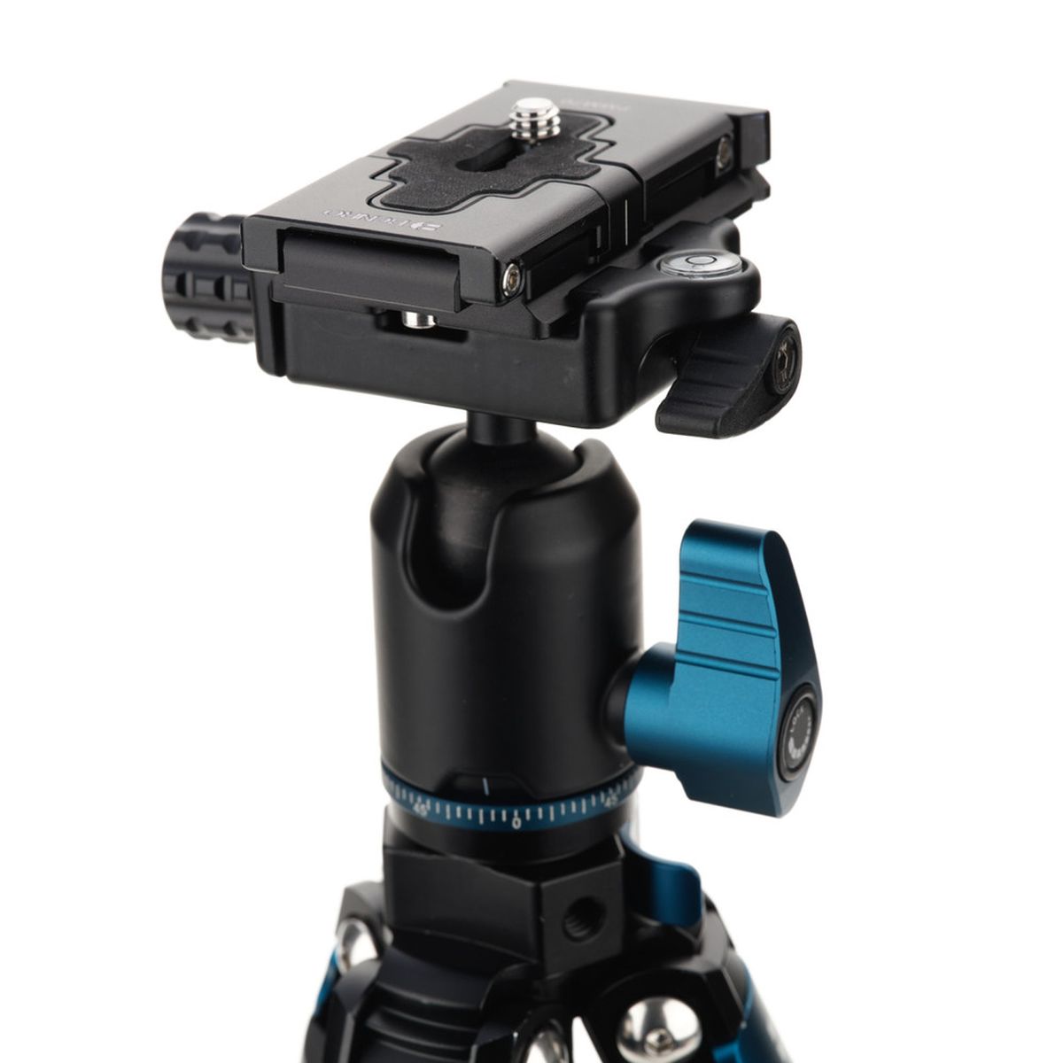 Benro Blackbird CF 1 Series 5 Sektionen Stativ mit N00P Head Nahansicht mit Kugelkopf 
