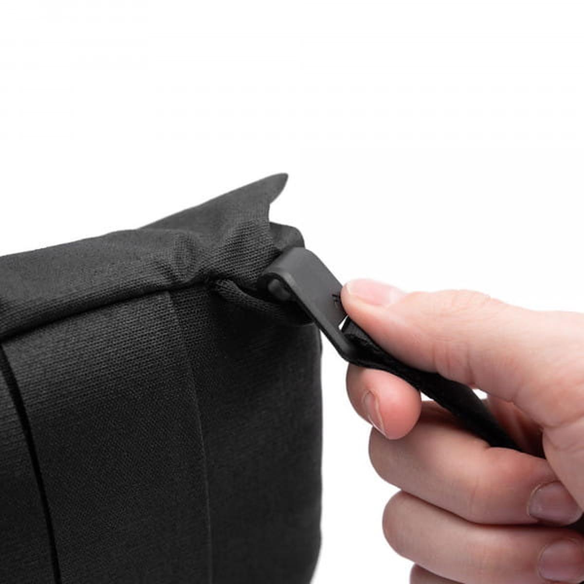 Peak Design Field Pouch V2 Zubehörtasche Black (Schwarz) mit Tragegurt