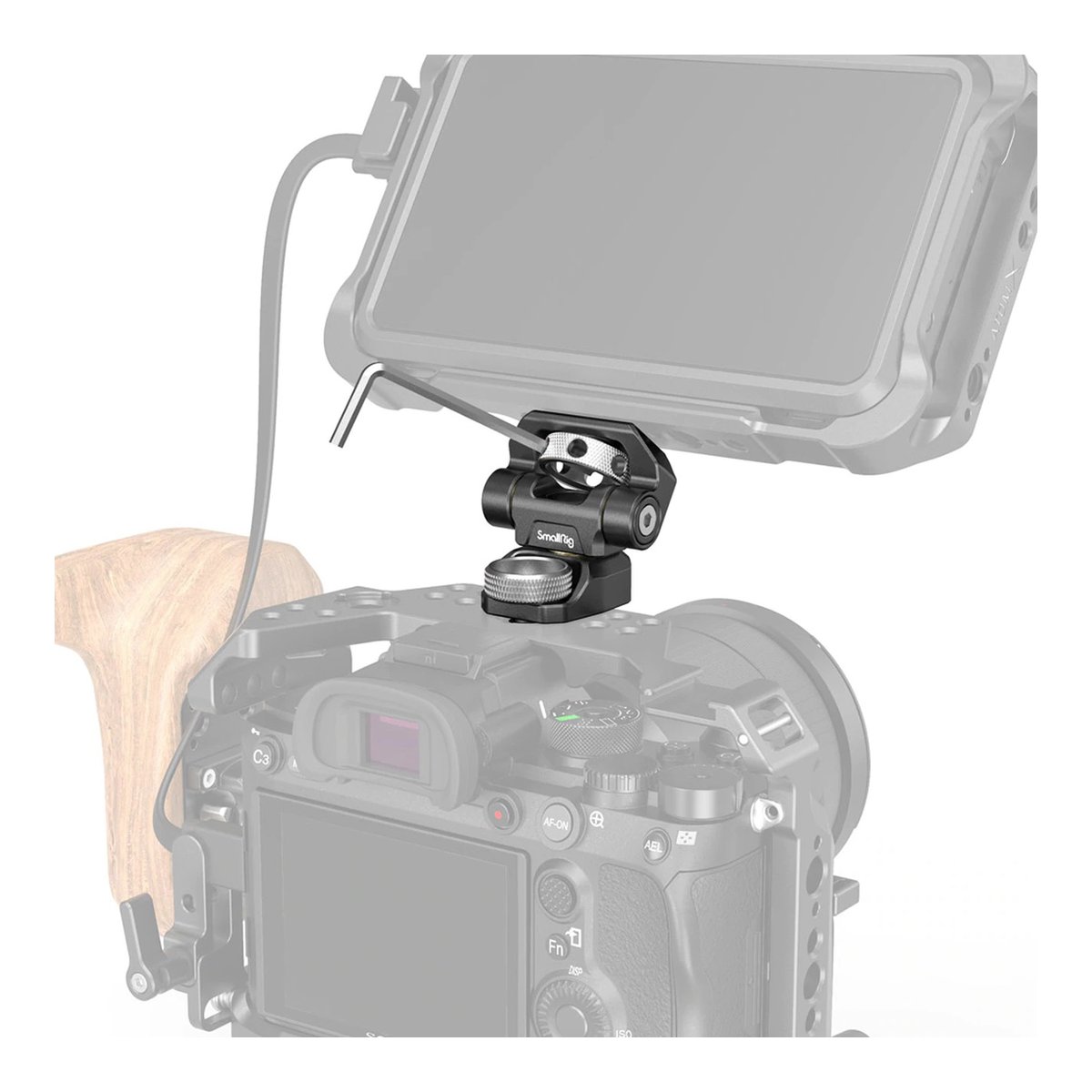 SmallRig 2903B Monitorhaltung mit Arri-Style Montage - Detailansicht: SmallRig Monitorhalterung auf Kamera mit Monitor, Innensechskantschlüssel zur Justierung.