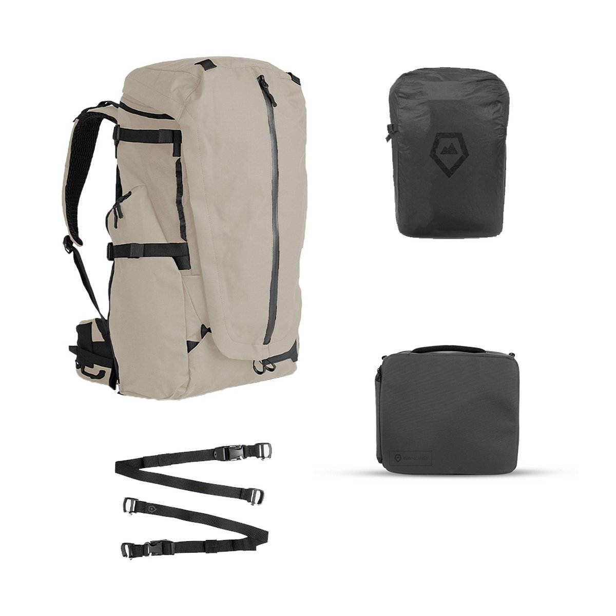 Wandrd Fernweh M/L Tan Photo Bundle - Lieferumfang: Beige Rucksack, schwarze Regenhülle, Kameratasche und zwei Befestigungsriemen.
