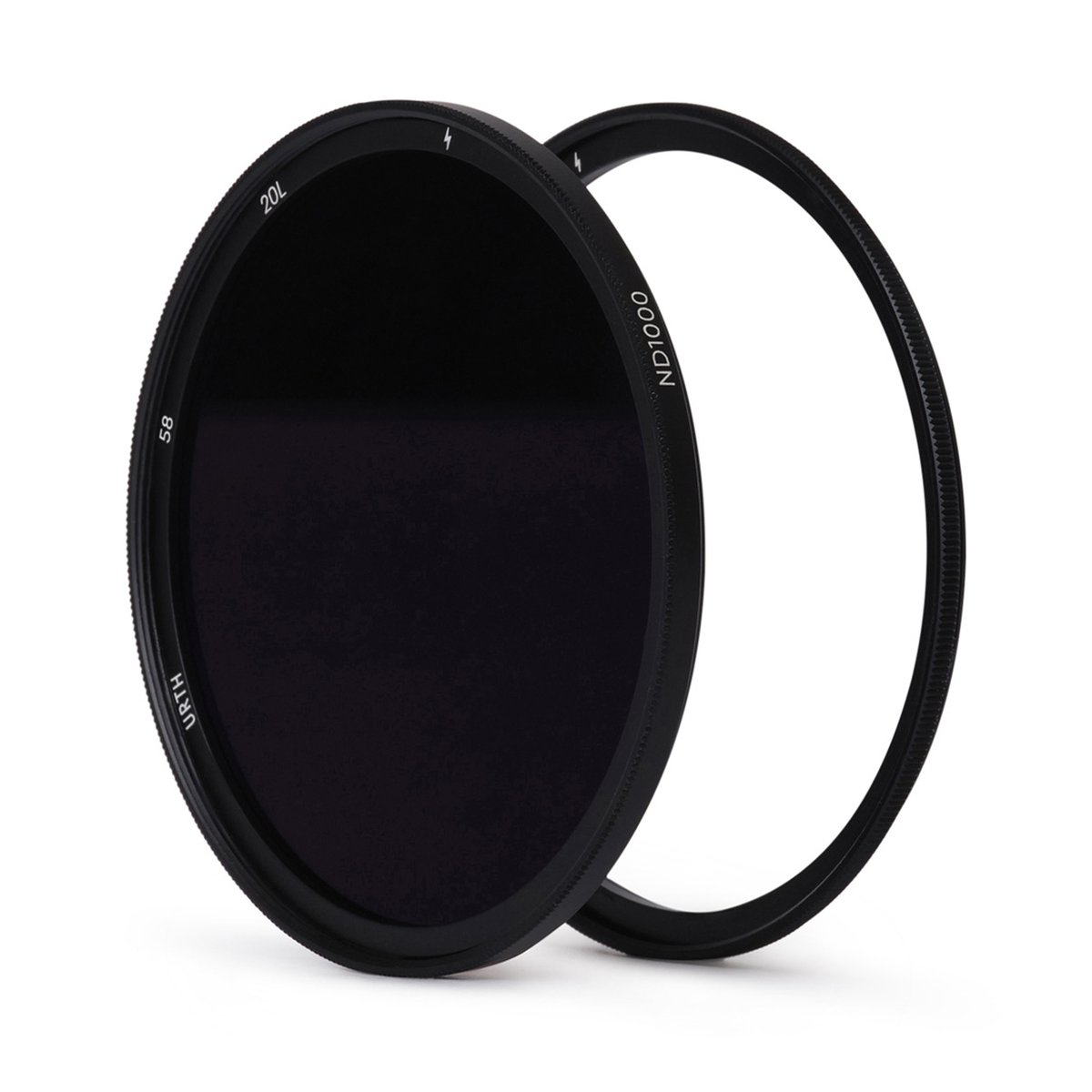 Urth 58mm Magnetic ND1000 (Plus+) - Nahaufnahme von zwei schwarzen Urth ND1000 Kamerafiltern