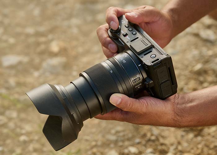 Nikon ZR Videokamera mit robustem Gehäuse und Staubschutz