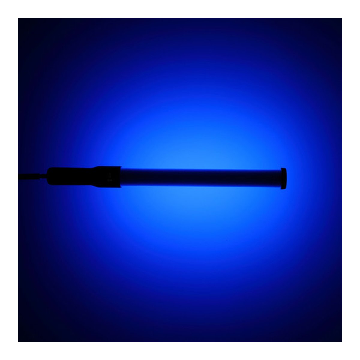 Godox LED LC500R RGB-Lichtschlauch - Anwendungsbeispiel: Blauer LED-Lichtstab in Betrieb