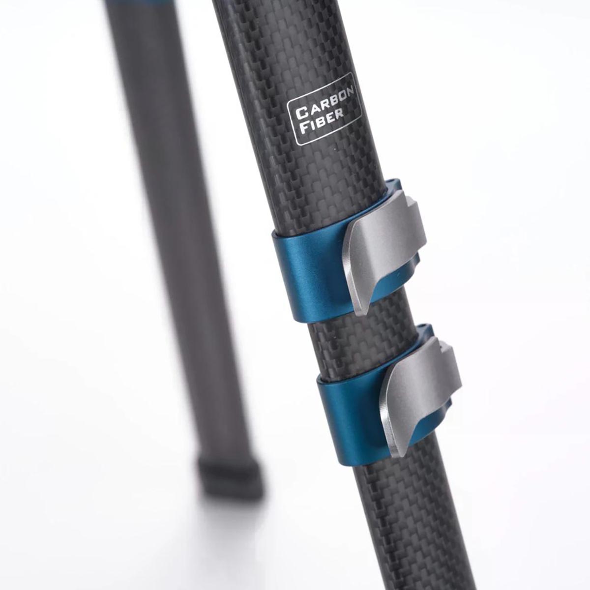 Benro MiniBird 3-Sektionen Carbonfaser-Stativ mit N00P Kopf Nahaufnahme Verschluss