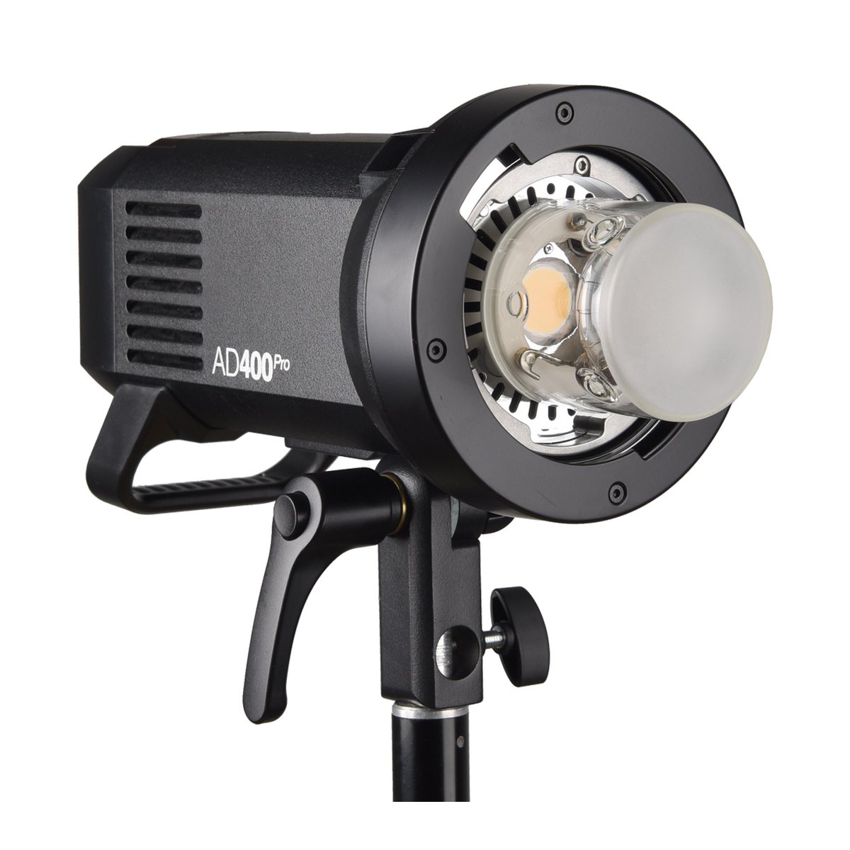 Godox Broncolor Halterung für AD400/300 PRO - Frontansicht des AD400Pro Studioblitzes mit Blitzröhre und Einstelllicht, auf Stativ montiert