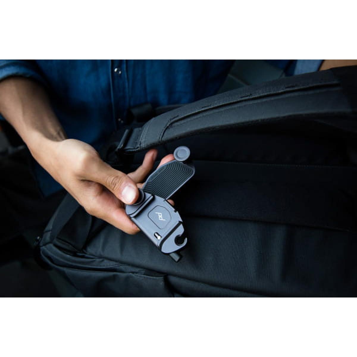 Peak Design Capture Clip v3 - Silver (Silberfarben) - Kameraclip zum Tragen von DSLR-/DSLM-Kameras a