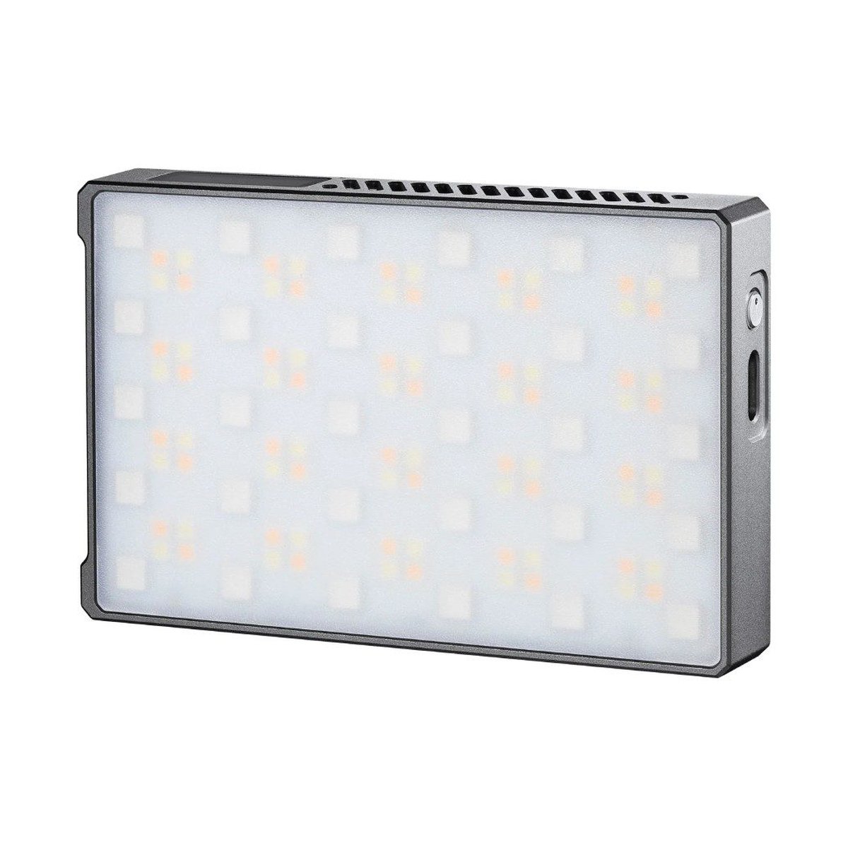 Godox C5R-K8 Mobile RGB LED 8 Light Kit with Charging Case - Produktansicht einer rechteckigen LED-Videoleuchte von vorne schräg, zeigt die warm- und kaltweißen LEDs.