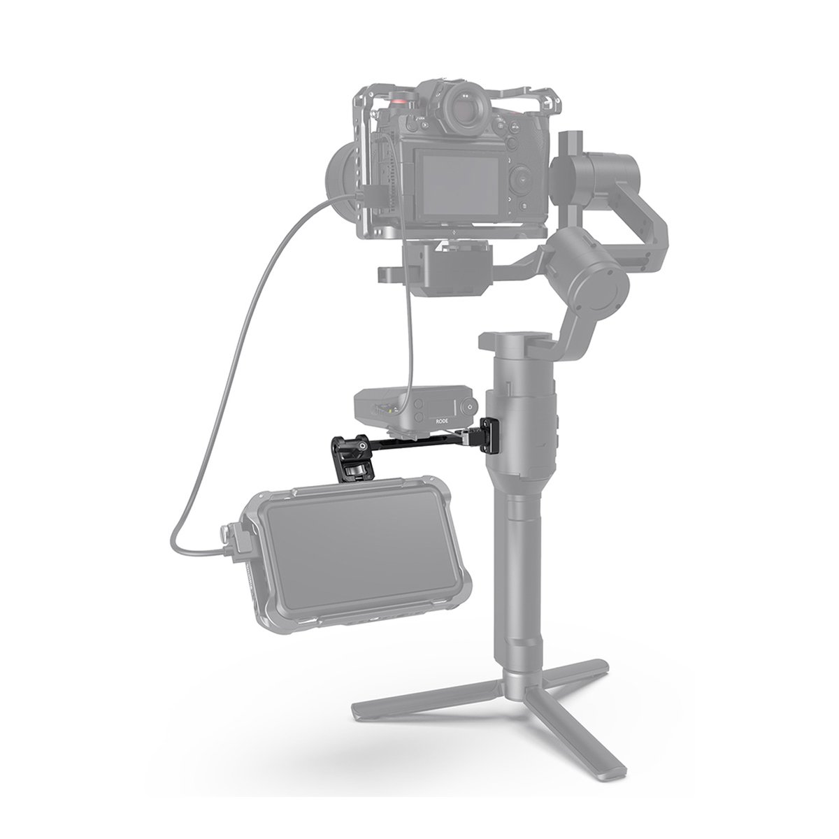 SmallRig 2889 Adjustable Monitor Mount für Gimbals - Anwendungsbeispiel der Halterung mit Monitor und Mikrofon am Gimbal.