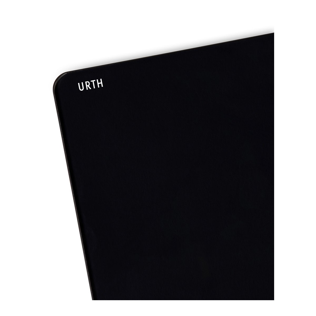 Urth 75 x 85mm ND32 (5 Stop) Filter (Plus+) - Detailansicht Urth-Logo auf schwarzem Produkt