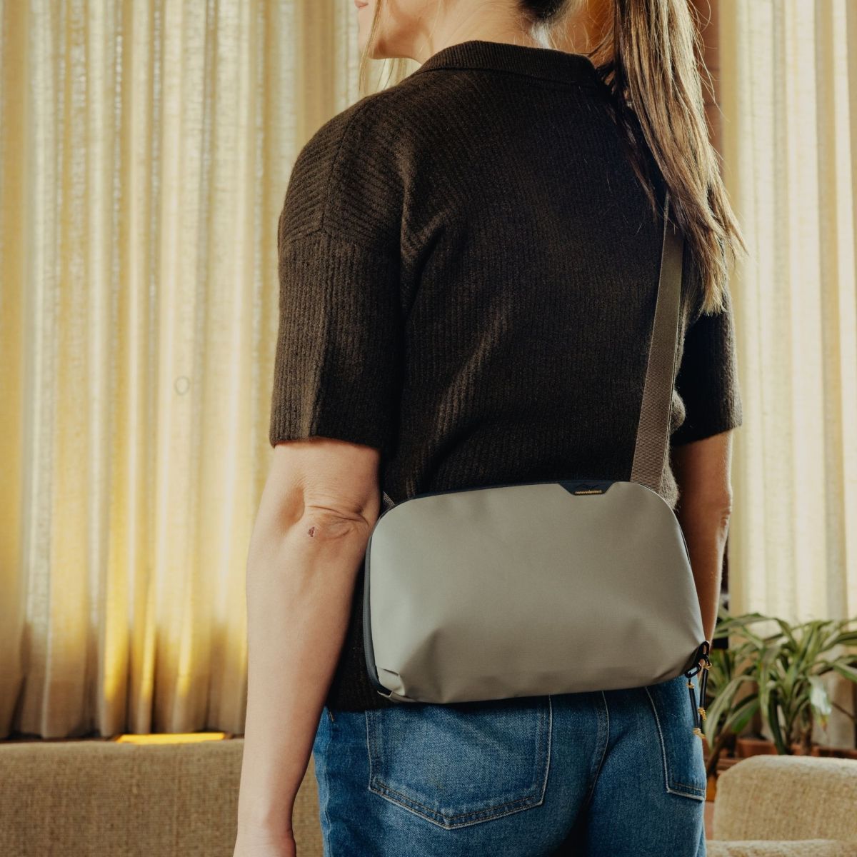Peak Design Travel Crossbody 3L Stone Anwendungsbeispiel