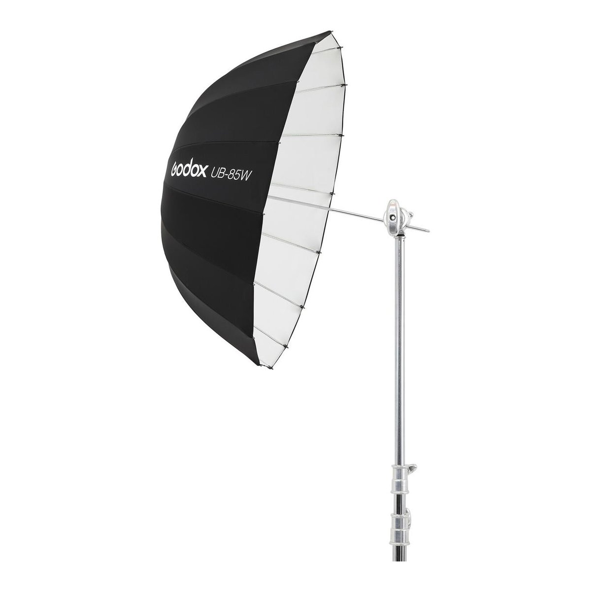 Godox 85cm Parabolic Umbrella Black&White - Gesamtansicht des Godox UB-85W Reflektorschirms auf Stativ