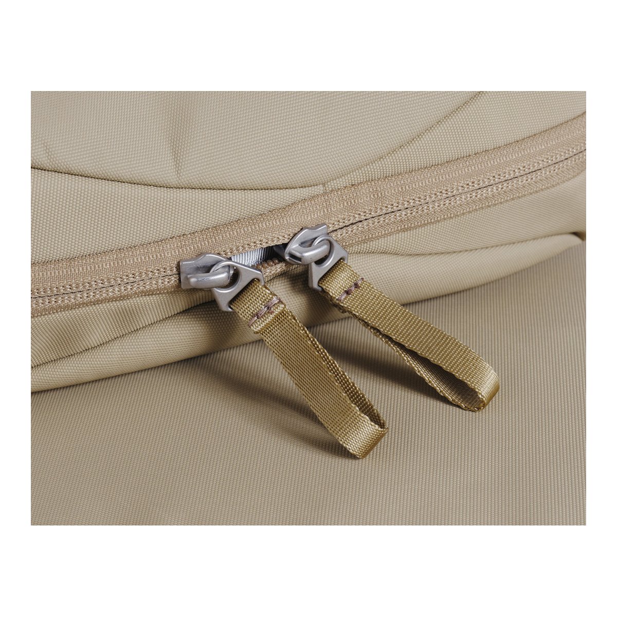 Urth Zeolite Tech Organiser (Beige) - Detailansicht zwei Reißverschlüsse mit Zugschlaufen