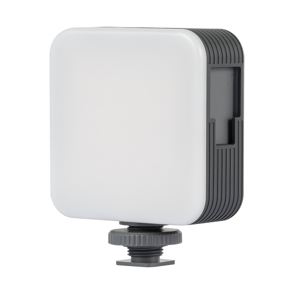 SmallRig 3286B Vibe P96 LED Video Light - LED-Videoleuchte, schräge Frontansicht mit weißem Diffusor und Blitzschuh