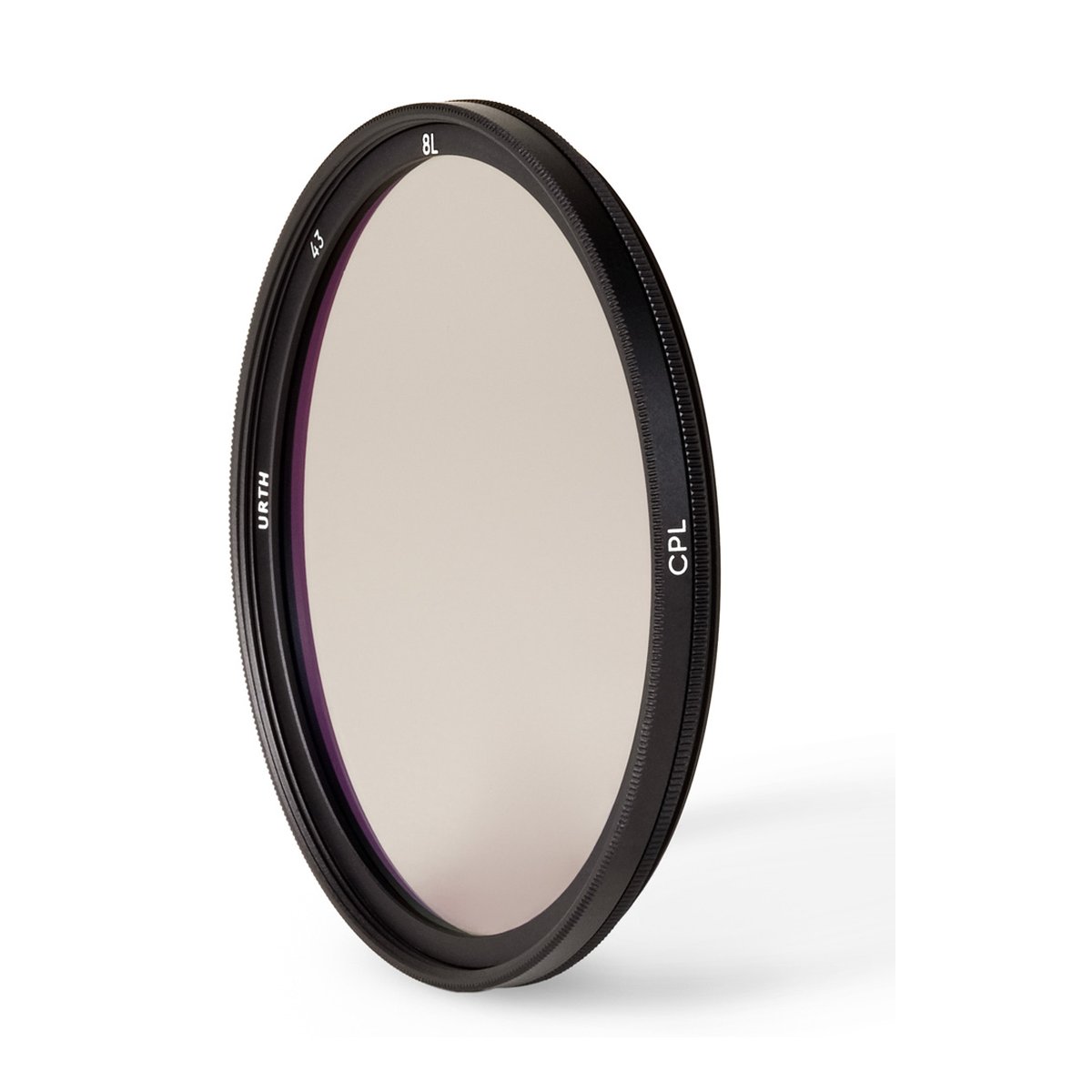 Urth 43mm Circular Polarizing (CPL) Objektivfilter - Urth CPL-Kamerafilter, angewinkelte Seitenansicht auf weißem Hintergrund